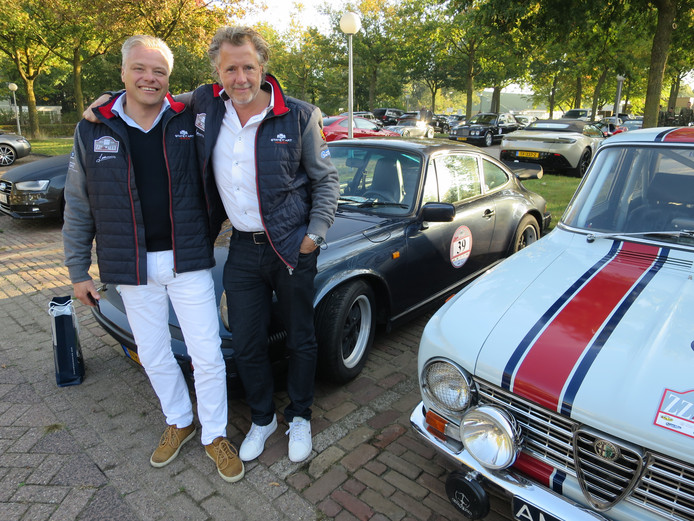 Voorburgers Rob Sliedrecht en Raymond Rijnaars bij hun Porsche 911 Carrera uit 1986. © Leo van der Velde